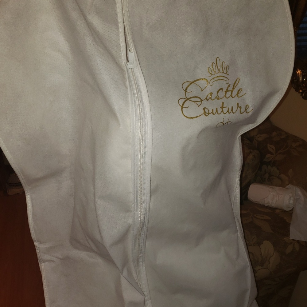 Brand New. Authentic . David Tutera.  Size 16. - Picture 5 of 8